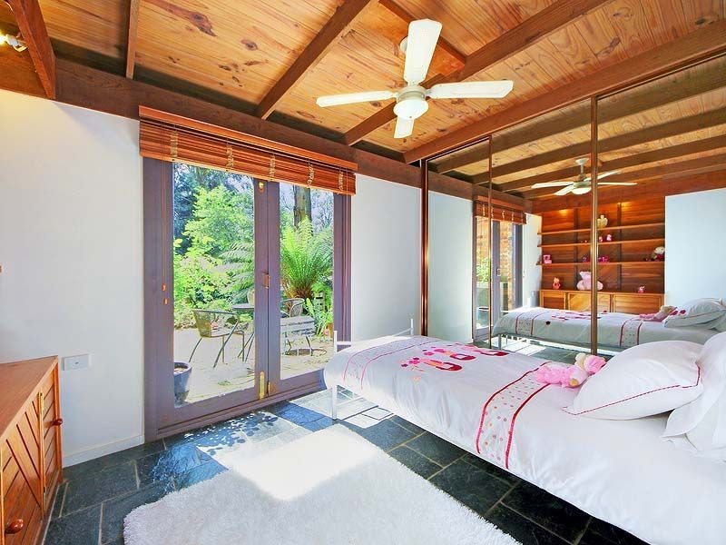 5 Hands Rd, Kalorama VIC 3766