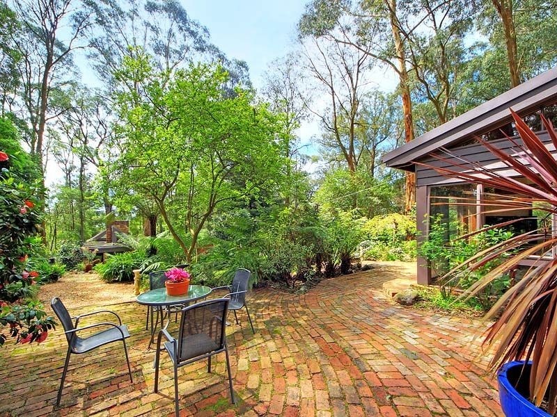5 Hands Rd, Kalorama VIC 3766