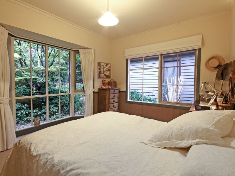 11 The Crescent, Sassafras VIC 3787