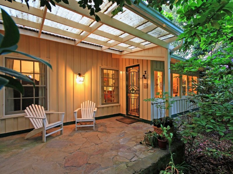 27 Cambridge Road, Mount Dandenong VIC 3767