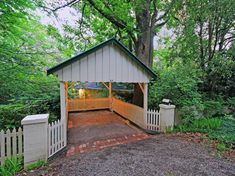 27 Cambridge Road, Mount Dandenong VIC 3767