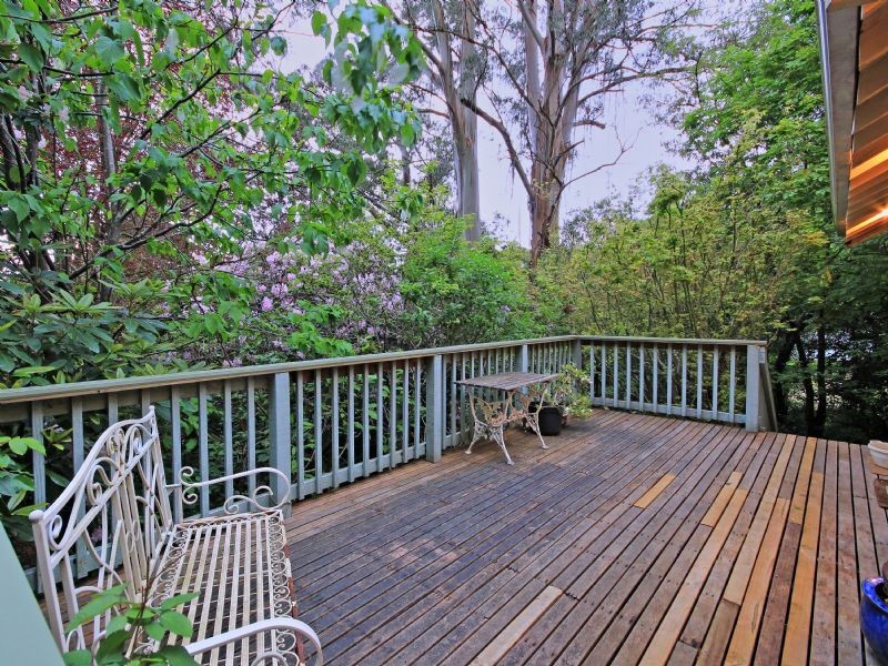 27 Cambridge Road, Mount Dandenong VIC 3767