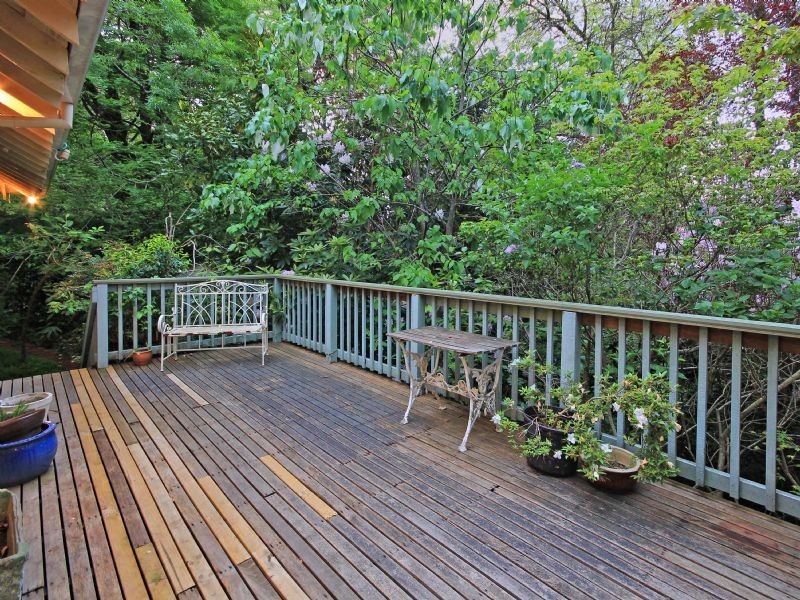 27 Cambridge Road, Mount Dandenong VIC 3767