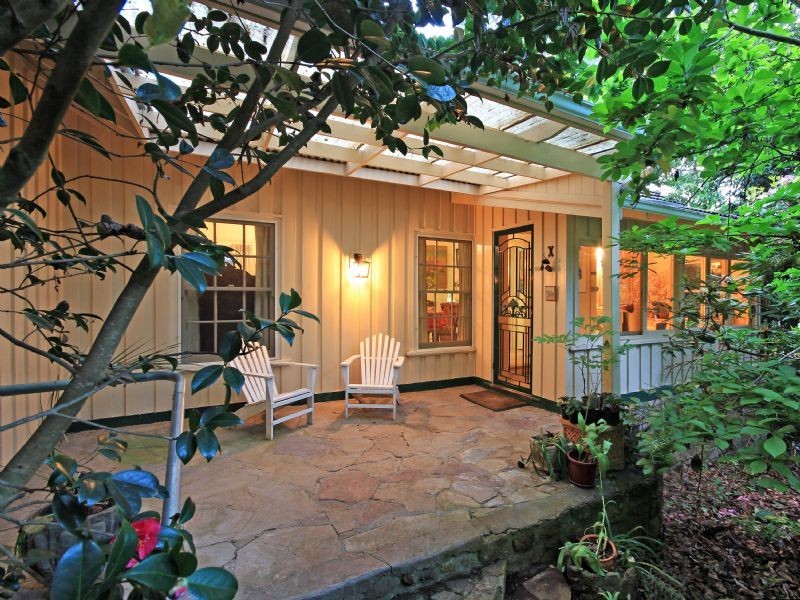 27 Cambridge Road, Mount Dandenong VIC 3767