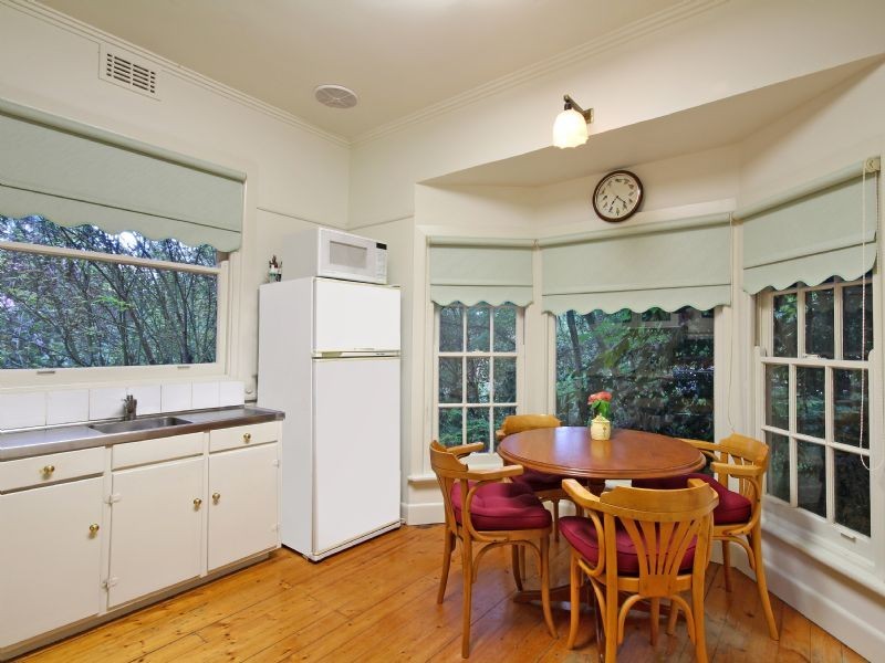 27 Cambridge Road, Mount Dandenong VIC 3767