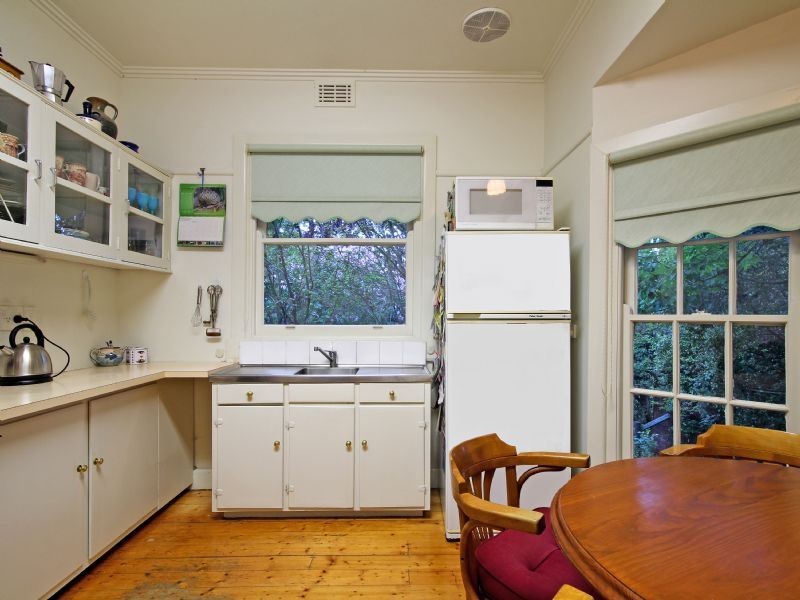 27 Cambridge Road, Mount Dandenong VIC 3767