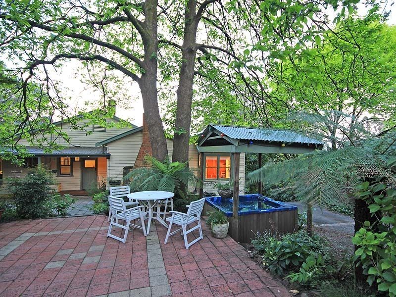 3 Grandview Grove, Sassafras VIC 3787