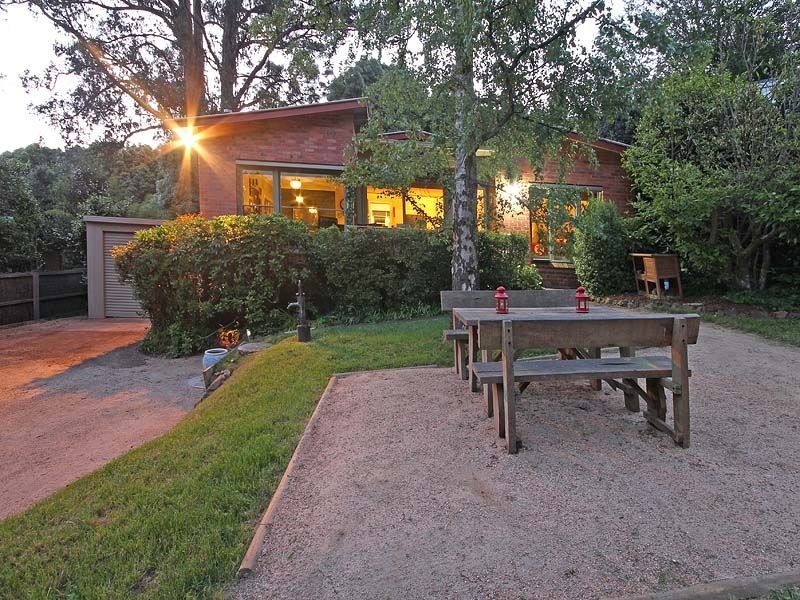 14 Falls Road, Mount Dandenong VIC 3767