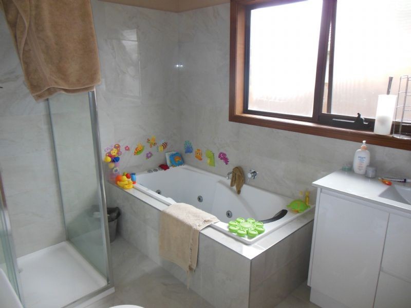 8 Monterey Court, Oakleigh South VIC 3167