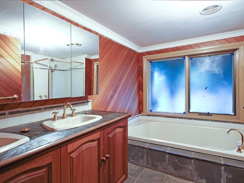 104 Moores Rd, Monbulk VIC 3793