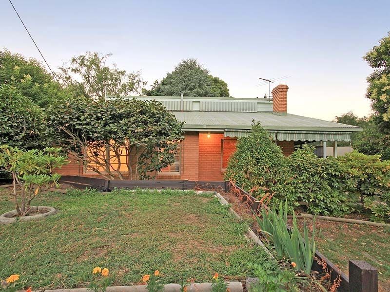 104 Moores Rd, Monbulk VIC 3793