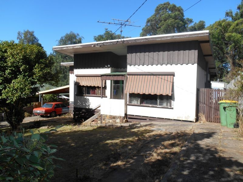 8 Haig Avenue, Monbulk VIC 3793