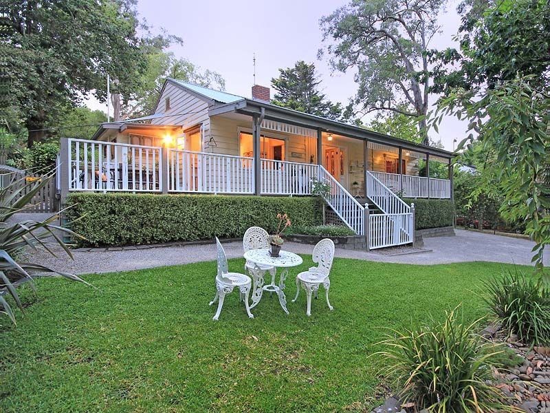 10 Hillside Grove, Upwey VIC 3158