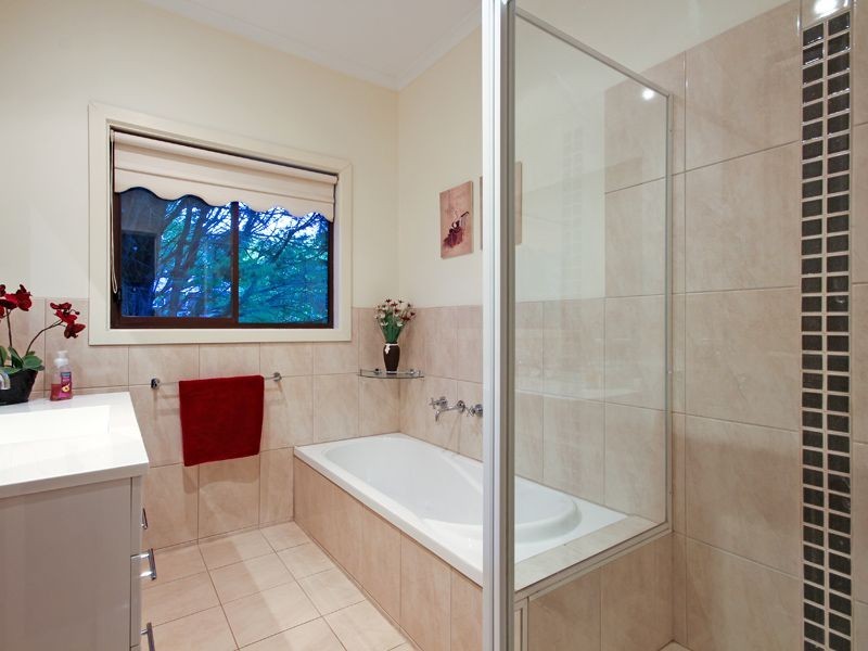 10 Hillside Grove, Upwey VIC 3158