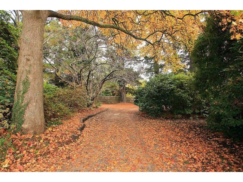 1/2 Dulcie Domum, Olinda VIC 3788