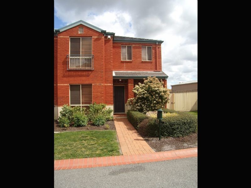 39 St Laurent Rise, Knoxfield VIC 3180