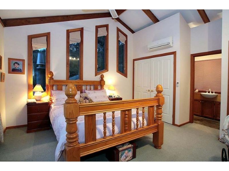 8 Vernon Street, Upwey VIC 3158