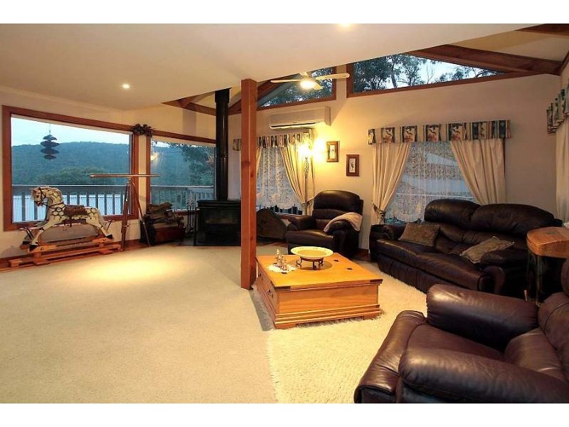 8 Vernon Street, Upwey VIC 3158