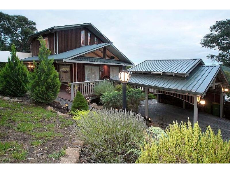 8 Vernon Street, Upwey VIC 3158