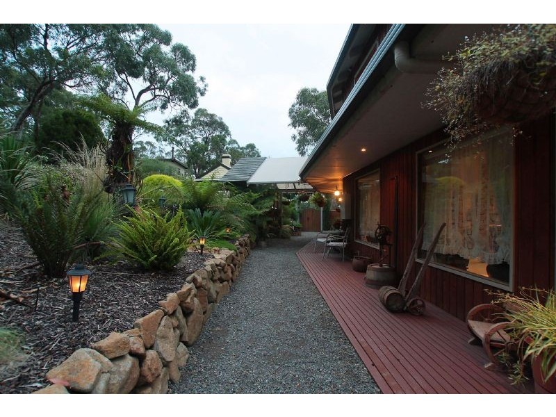 8 Vernon Street, Upper Ferntree Gully VIC 3156