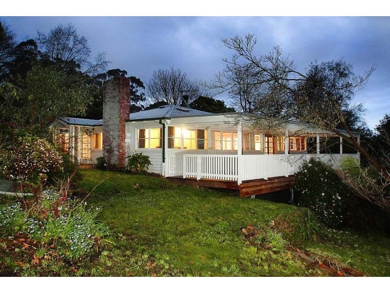 6 Victoria Grove, Ferny Creek VIC 3786
