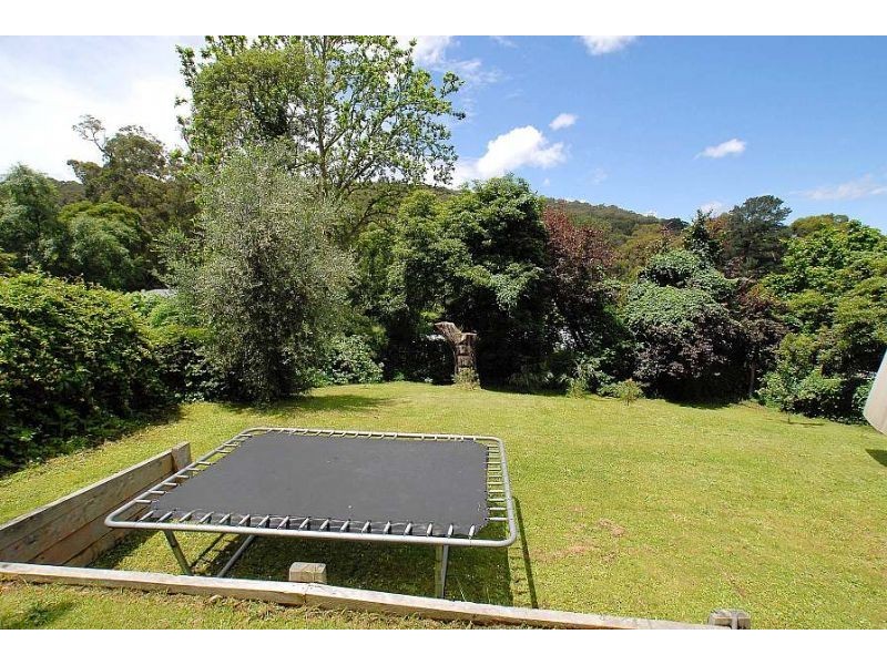 4 Pauline Avenue, Tecoma VIC 3160