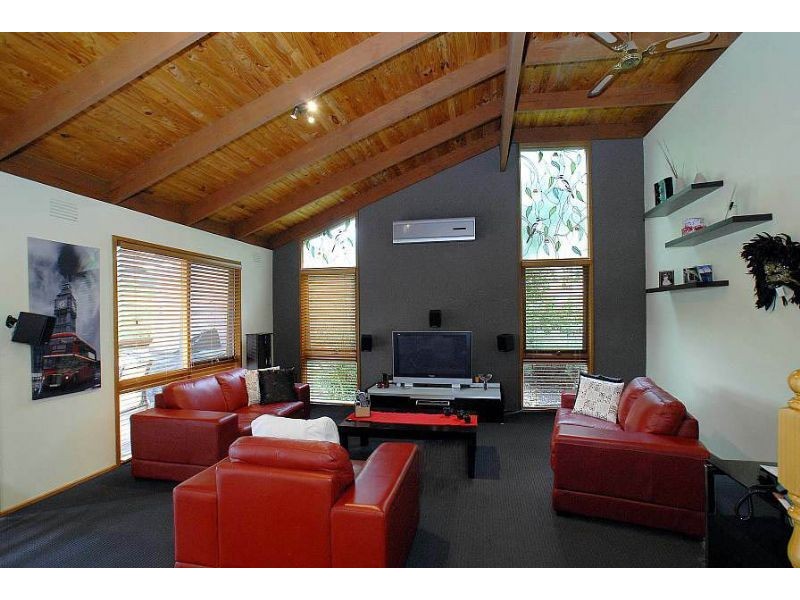 10 Gordon Avenue, Tecoma VIC 3160