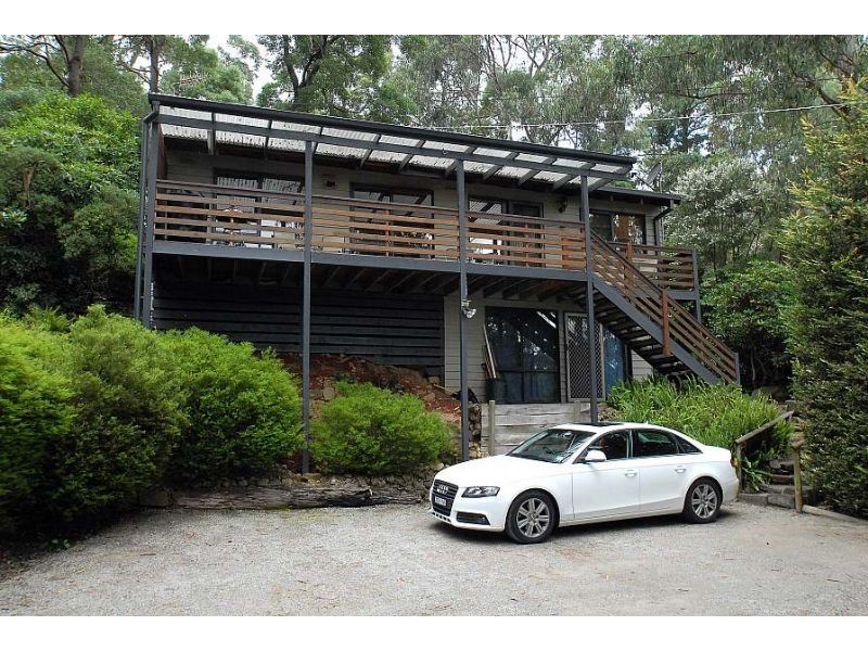 10 Gordon Avenue, Tecoma VIC 3160