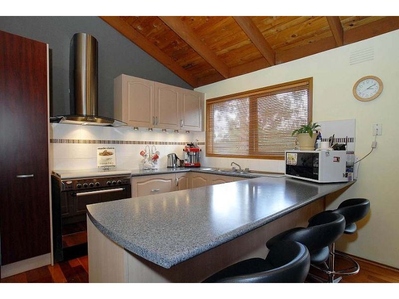 10 Gordon Avenue, Tecoma VIC 3160