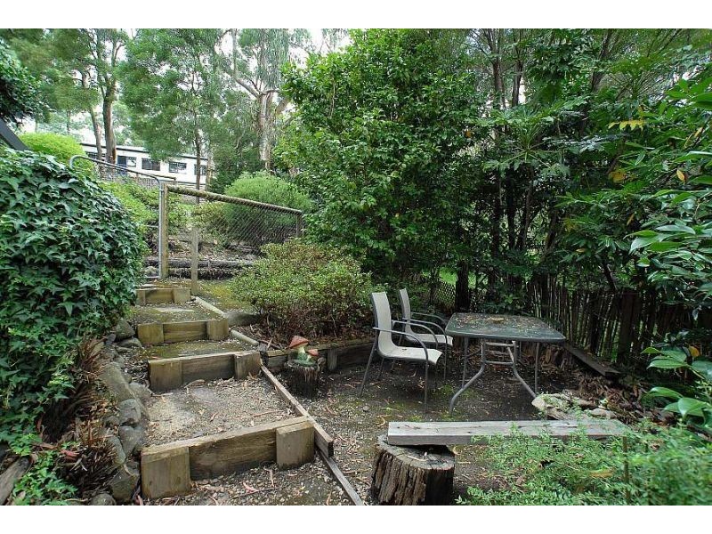 10 Gordon Avenue, Tecoma VIC 3160