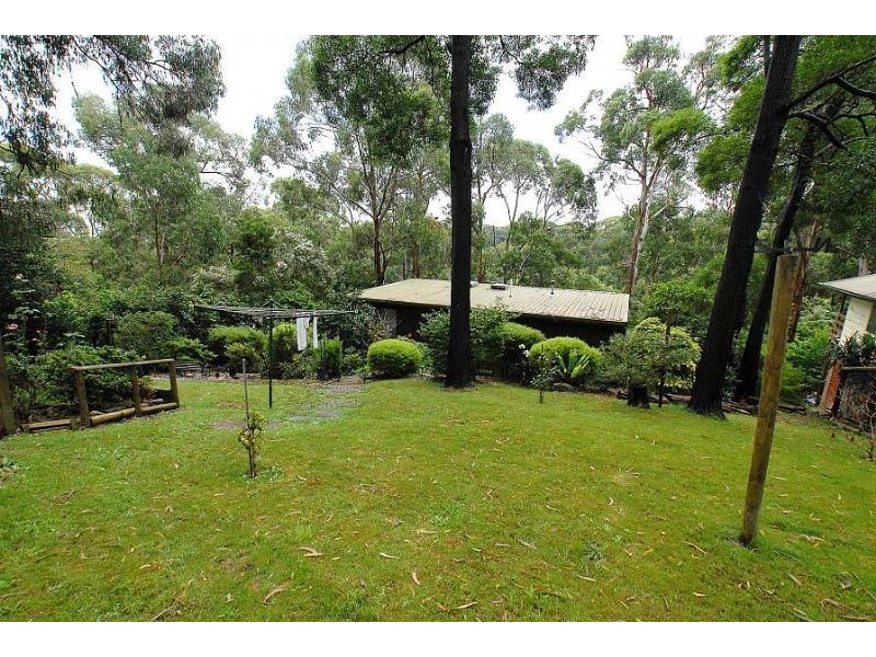 10 Gordon Avenue, Tecoma VIC 3160