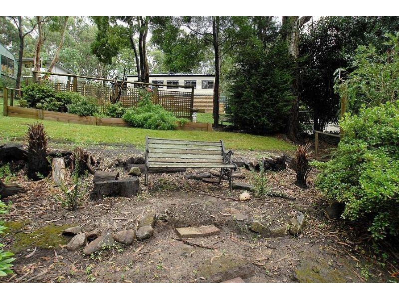 10 Gordon Avenue, Tecoma VIC 3160