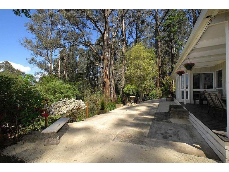 15 Ridge Crescent, Mount Dandenong VIC 3767