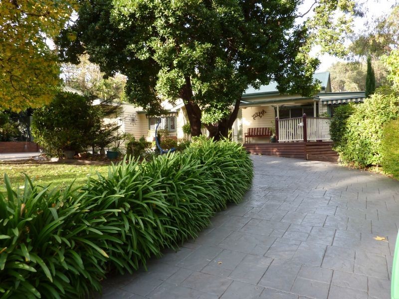 4 Dickinson Street, Tecoma VIC 3160