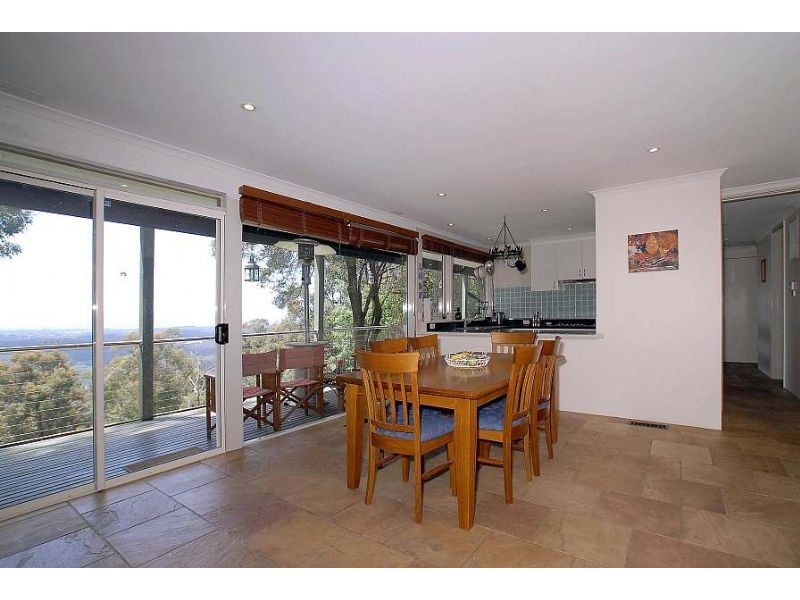 6 Caroline Cresent, Mount Dandenong VIC 3767
