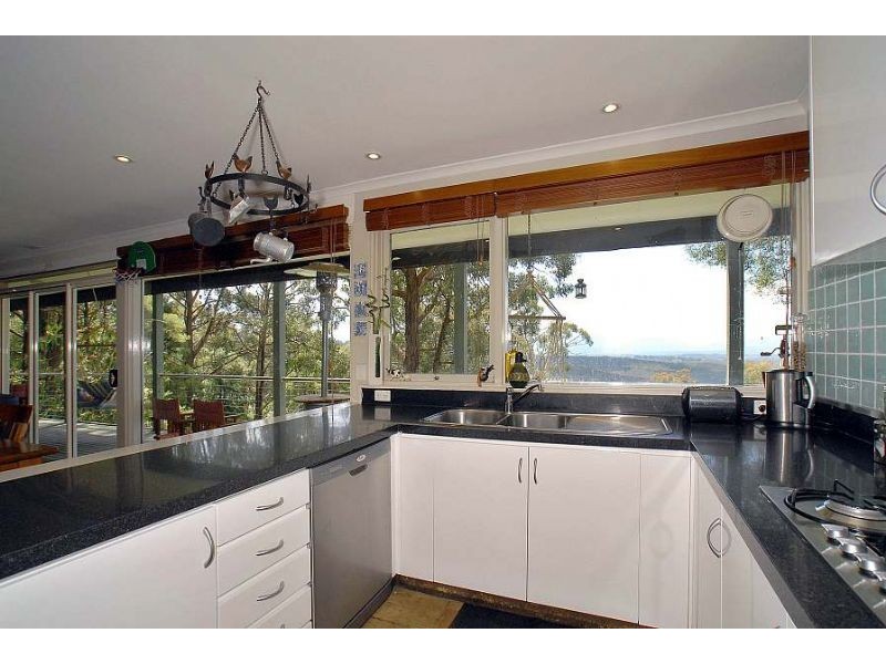 6 Caroline Cresent, Mount Dandenong VIC 3767