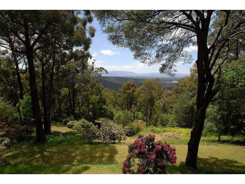 6 Caroline Cresent, Mount Dandenong VIC 3767