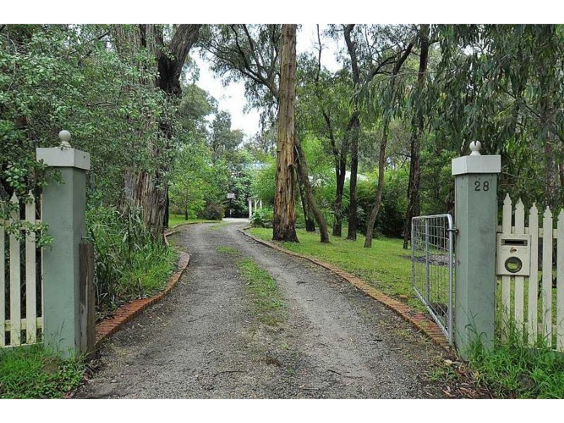 28 The Serpentine, Tecoma VIC 3160