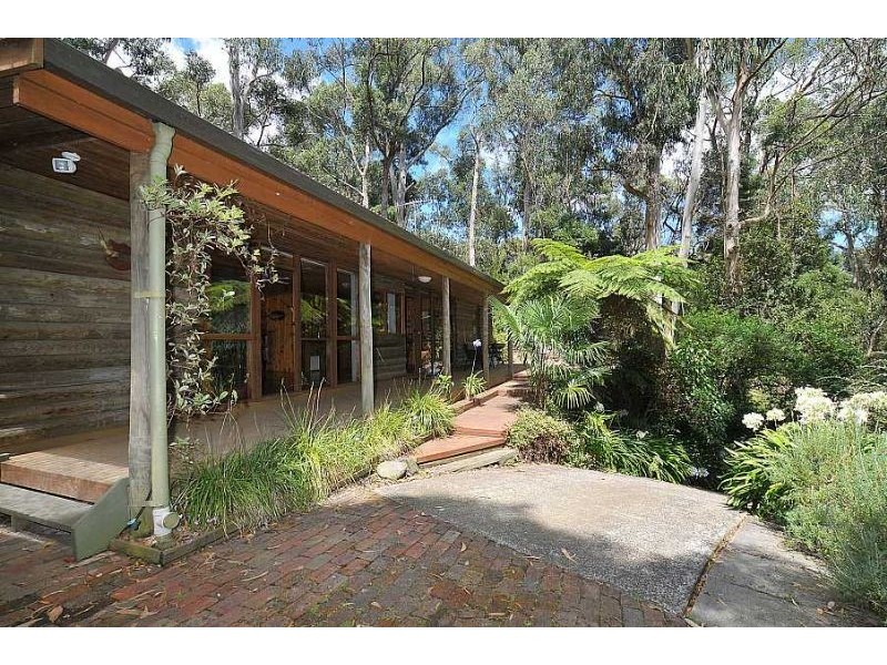 4 Gordon Avenue, Tecoma VIC 3160