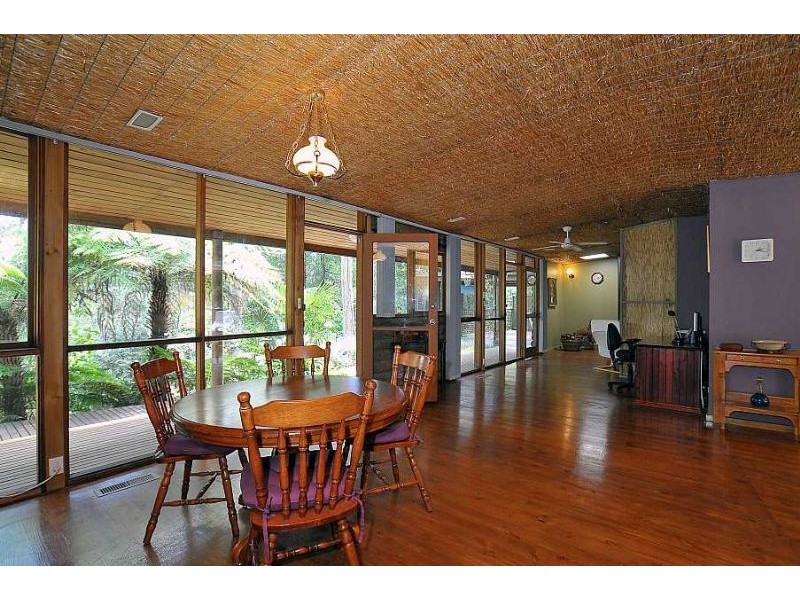 4 Gordon Avenue, Tecoma VIC 3160