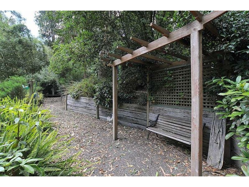 4 Gordon Avenue, Tecoma VIC 3160