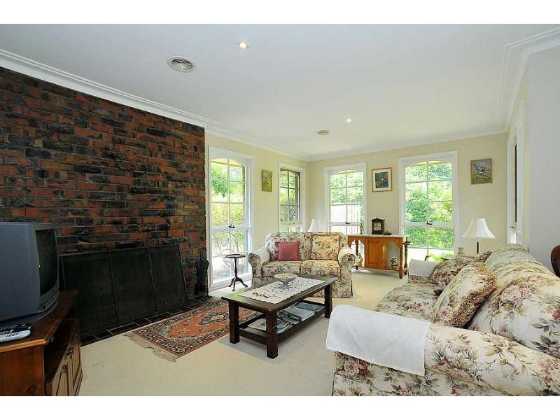 10 Warwick Farm Road, Olinda VIC 3788