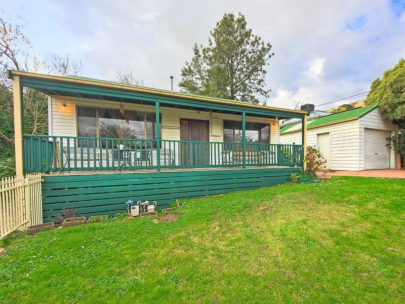 5 Clematis Avenue, Ferntree Gully VIC 3156