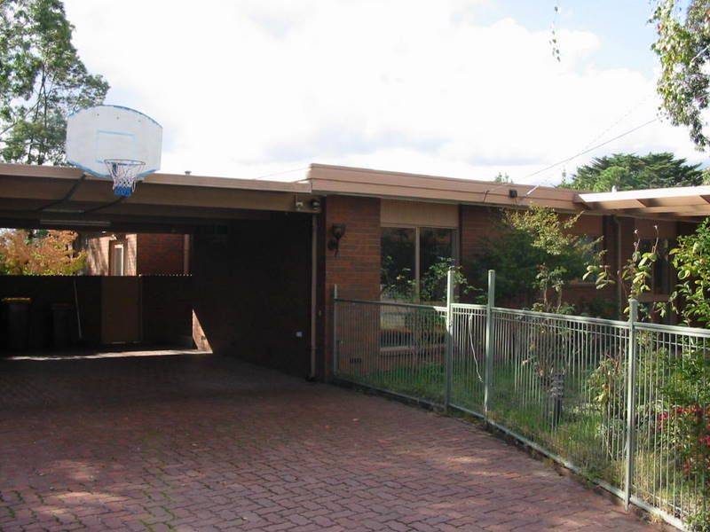 11 Newton Grove, Glen Waverley VIC 3150