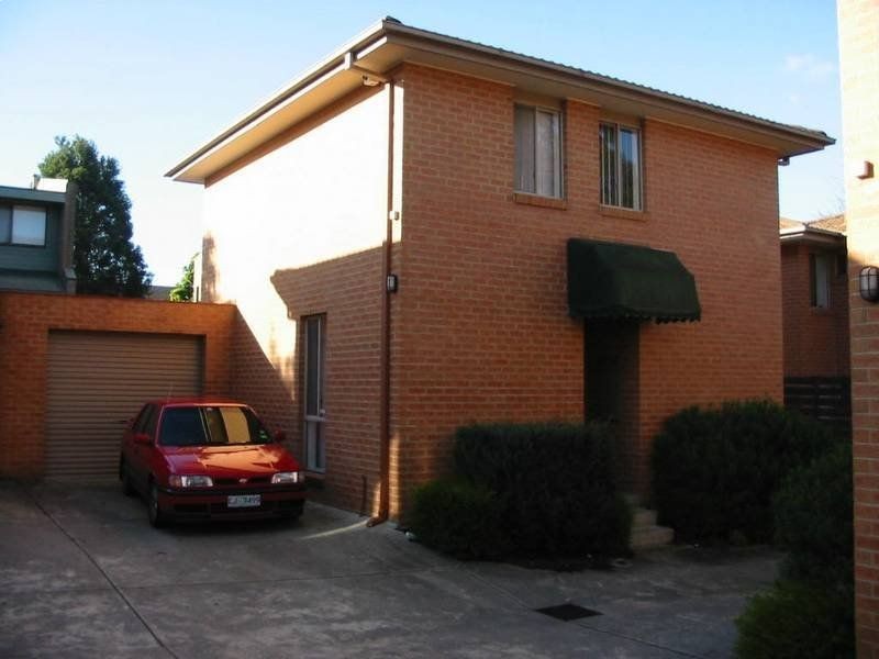 2/11 Station Street, Blackburn VIC 3130