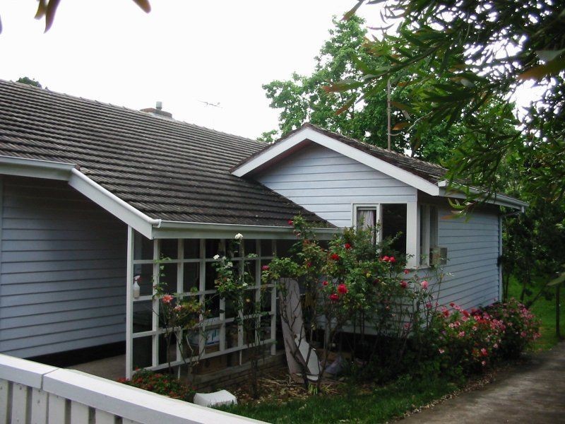 8 Downing Street, Blackburn VIC 3130