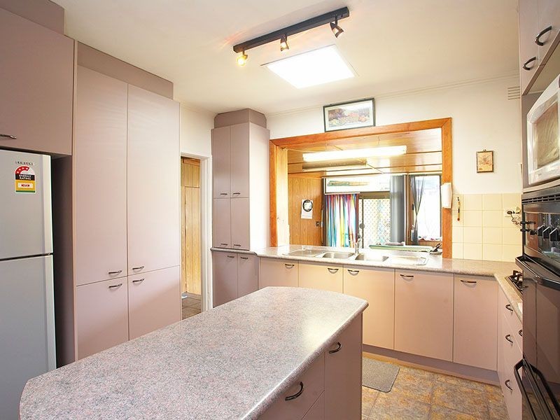 12 Romoly Drive, Forest Hill VIC 3131