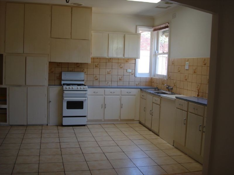 18 Heathfield Rise, Box Hill North VIC 3129