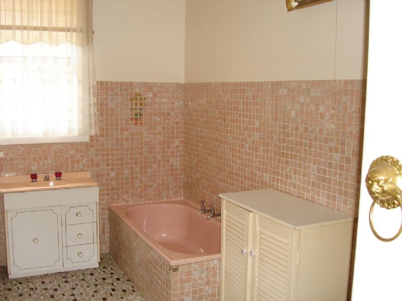 18 Heathfield Rise, Box Hill North VIC 3129