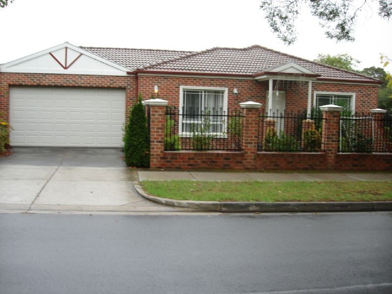 1/2 Owen, Mitcham VIC 3132